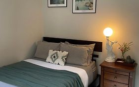 -The Garden Room - With Private Entrance & Private Bathroom